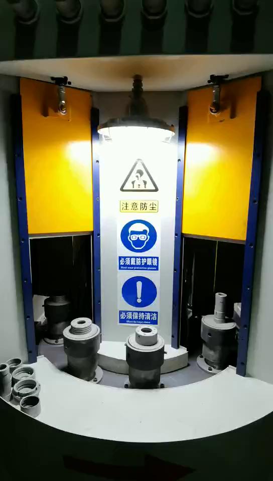 自動(dòng)轉(zhuǎn)盤式噴砂機(jī)工作視頻