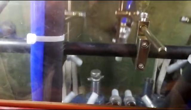 自動(dòng)轉(zhuǎn)盤式噴砂機(jī)工作視頻